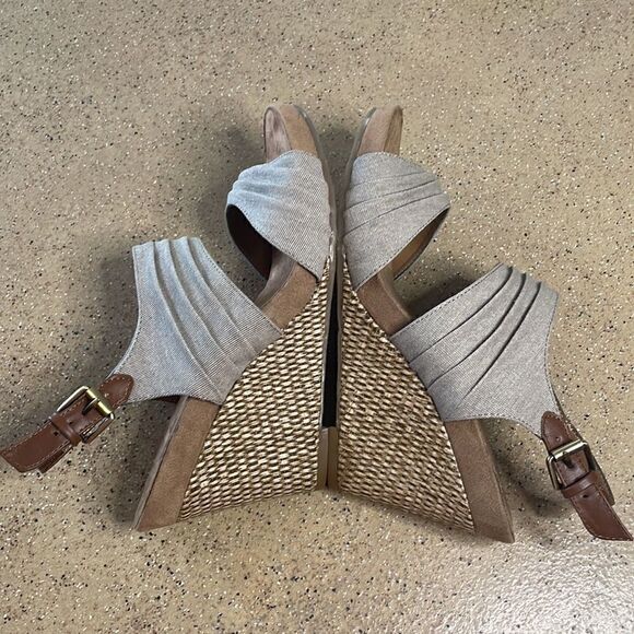 A2 AEROSOLES "May Plush" in Tan Canvas w Woven Grass Wrapped Wedge Heel Sandals - Picture 4 of 10
